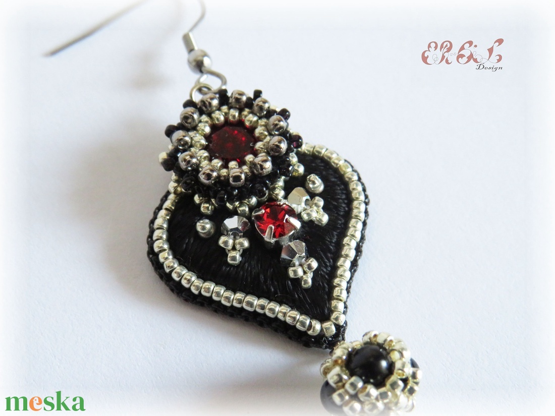 Piros - fekete - ezüst fülbevaló Swarovski kristályokkal - ékszer - fülbevaló - lógó csepp fülbevaló - Meska.hu Piros - fekete - ezüst fülbevaló Swarovski kristályokkal - ékszer - fülbevaló - lógó csepp fülbevaló - Meska.hu
