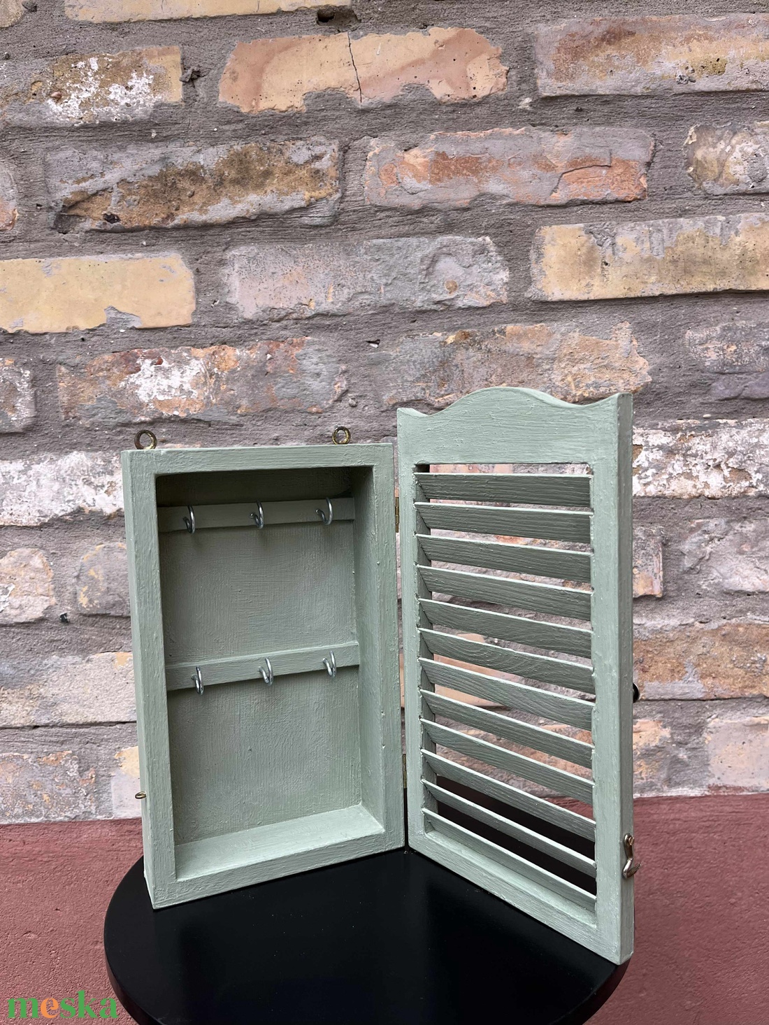 Felújított fa kulcsos szekrényke - otthon & életmód - dekoráció - fali és függő dekoráció - fali kulcstartó - Meska.hu Felújított fa kulcsos szekrényke - otthon & életmód - dekoráció - fali és függő dekoráció - fali kulcstartó - Meska.hu