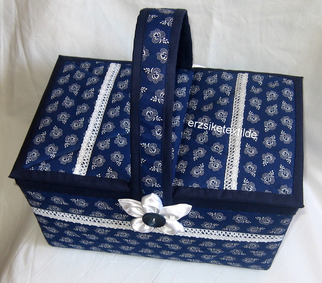 Varróeszköztartó-  vagy kézimunka kosár sötétkék-fehér színben -  - Meska.hu