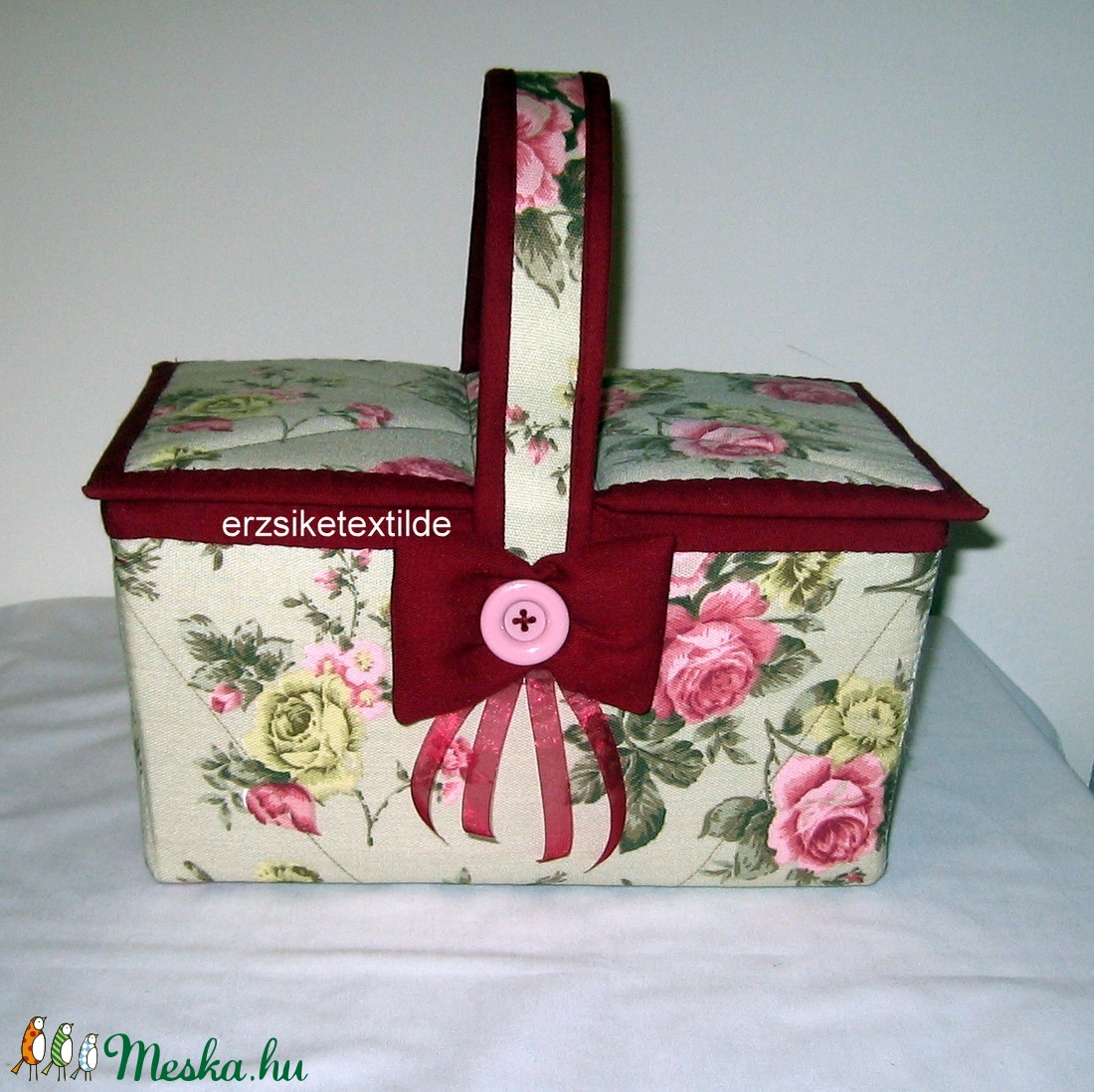 Varró- vagy kézimunka kosár bézs alapon rózsás -  - Meska.hu