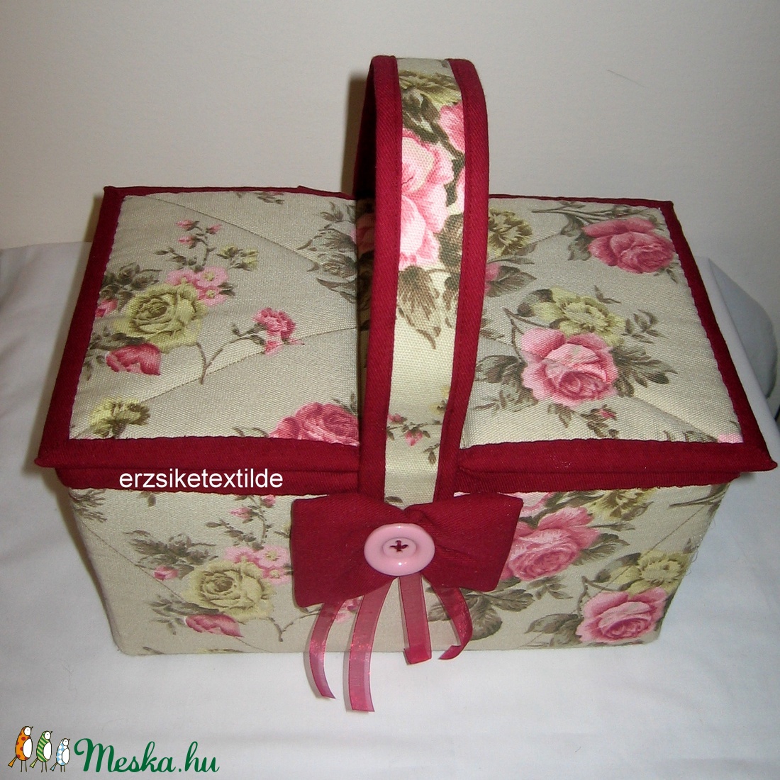 Varró- vagy kézimunka kosár bézs alapon rózsás -  - Meska.hu