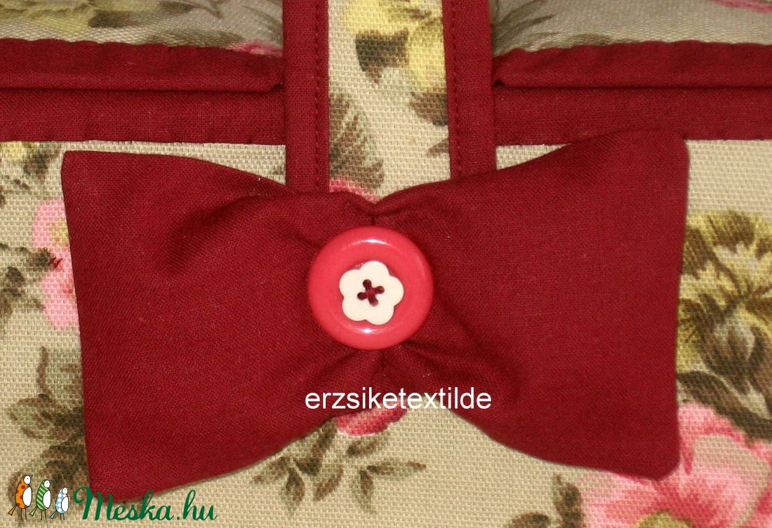 Varró- vagy kézimunka kosár bézs alapon rózsás -  - Meska.hu