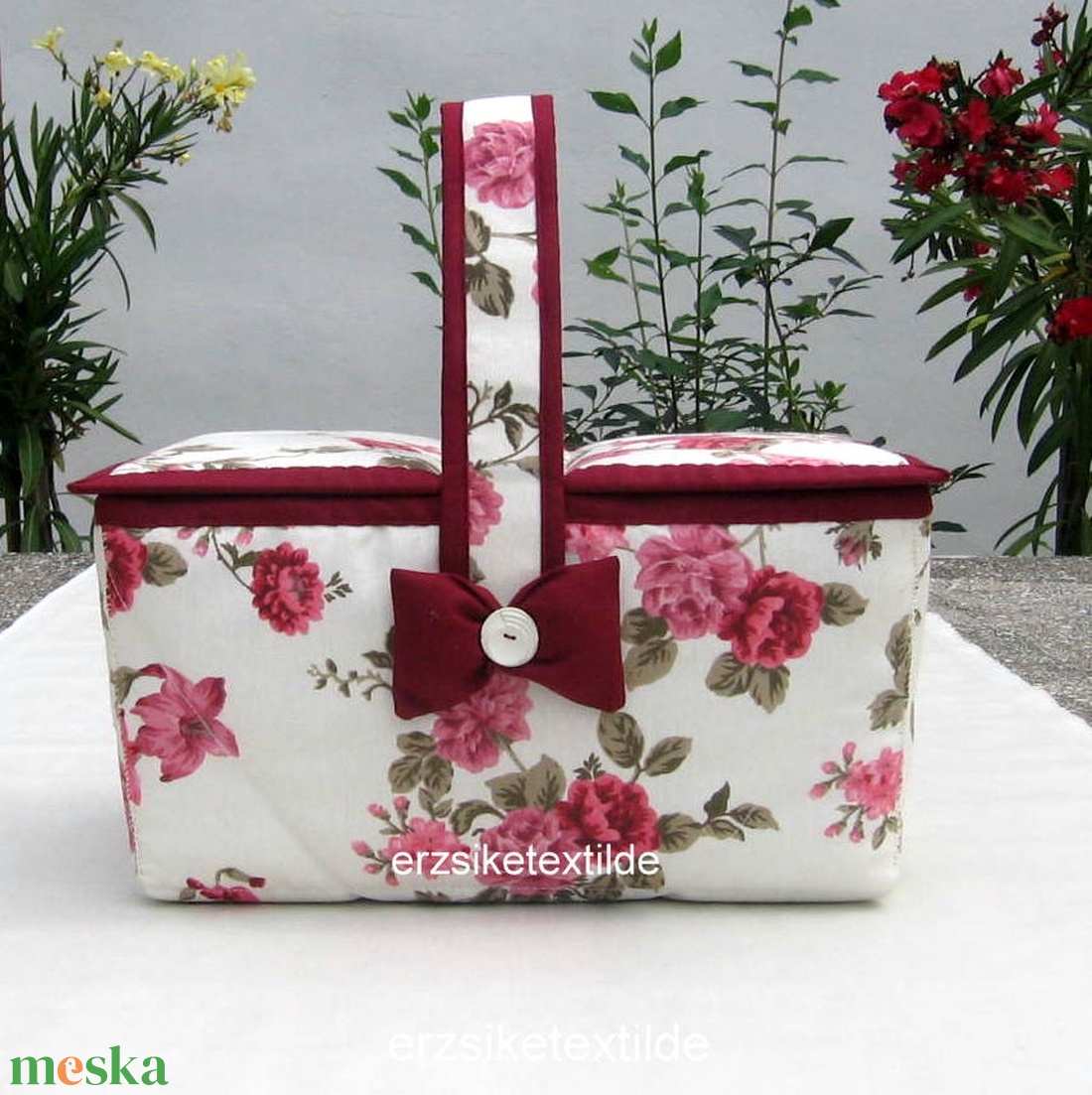 Varró- vagy kézimunka kosár vajszín alapon rózsás (varrókosár) - otthon & életmód - tárolás & rendszerezés - tárolókosár - Meska.hu