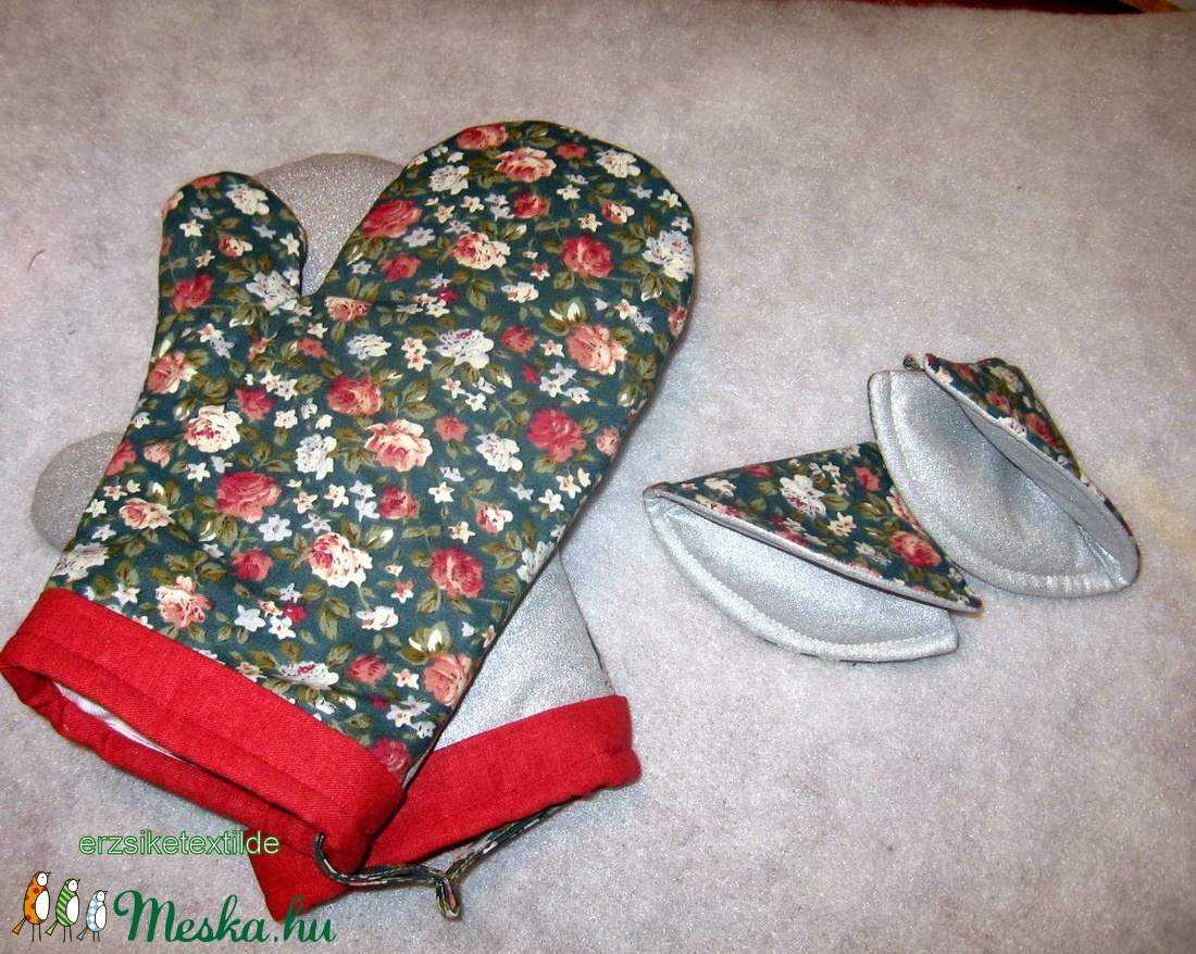 Kötény, fogó kesztyű és fedőfogó garnitúra, zöld alapon virágos, csipkés - otthon & életmód - konyhafelszerelés, tálalás - Meska.hu