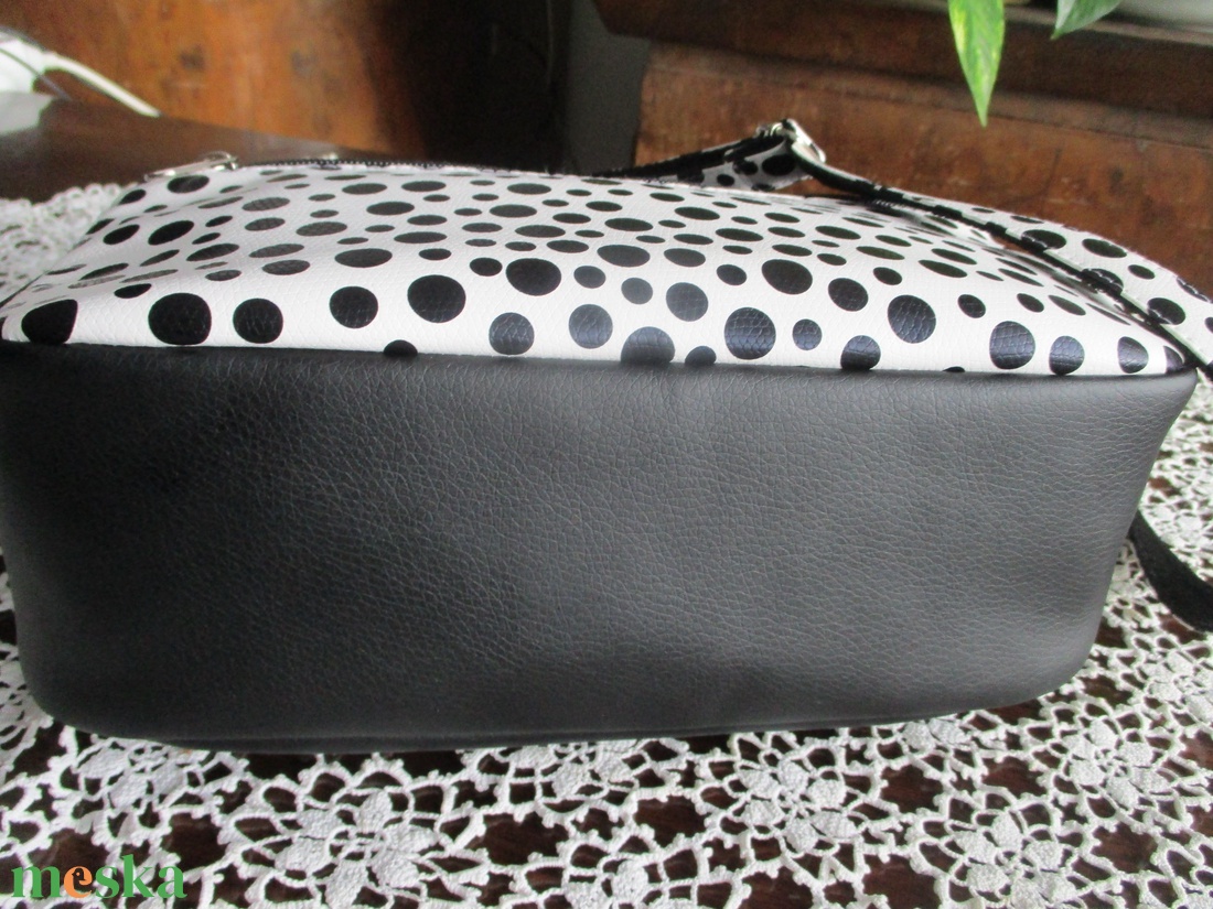 Oldaltáska----Műbőr-- - táska & tok - kézitáska & válltáska - vállon átvethető táska - Meska.hu