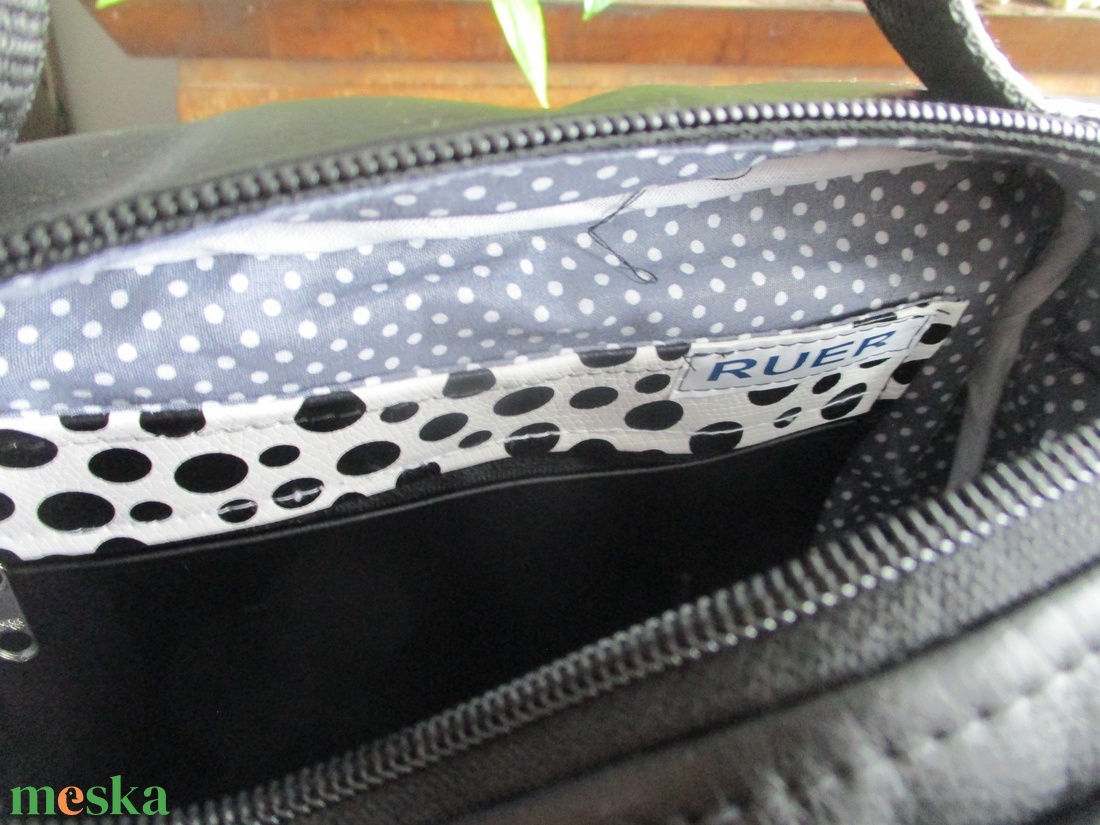 Oldaltáska----Műbőr-- - táska & tok - kézitáska & válltáska - vállon átvethető táska - Meska.hu