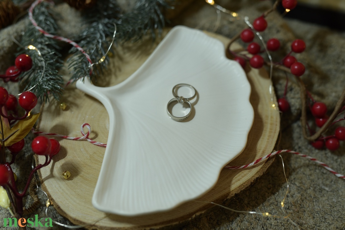 Ginkgo biloba levél - Ékszertartó kerámiadísz - kellékek & szerszámok - díszíthető tárgyak - kerámia - Meska.hu Ginkgo biloba levél - Ékszertartó kerámiadísz - kellékek & szerszámok - díszíthető tárgyak - kerámia - Meska.hu