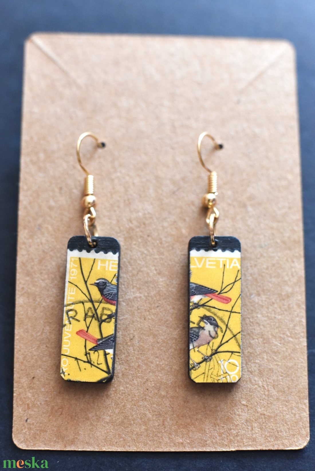 Sárga madár bélyeg fülbevaló - ékszer - fülbevaló - lógó fülbevaló - Meska.hu