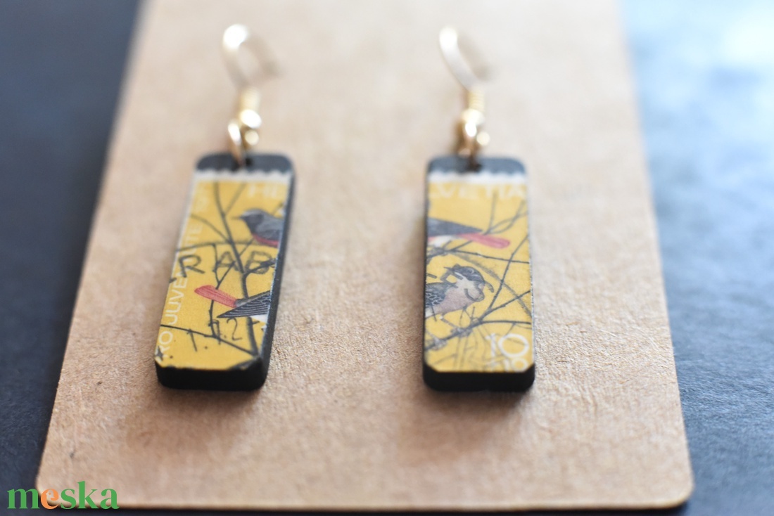 Sárga madár bélyeg fülbevaló - ékszer - fülbevaló - lógó fülbevaló - Meska.hu