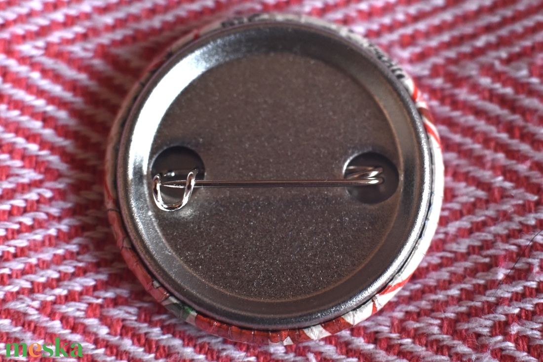 Mese bélyeg kitűző - ékszer - kitűző és bross - Meska.hu