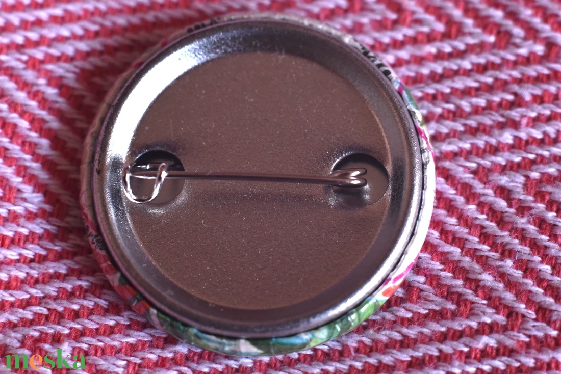 Mese bélyeg kitűző - ékszer - kitűző és bross - Meska.hu