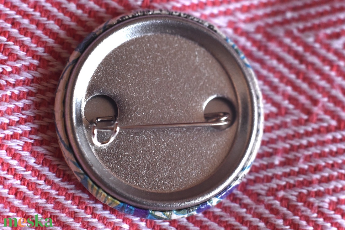 Mese bélyeg kitűző - ékszer - kitűző és bross - Meska.hu