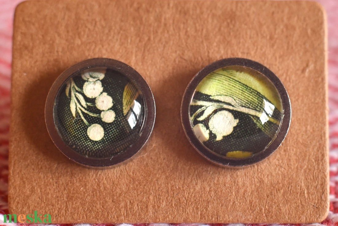 Gyöngyvirág bélyeg fülbevaló - ékszer - fülbevaló - pötty fülbevaló - Meska.hu