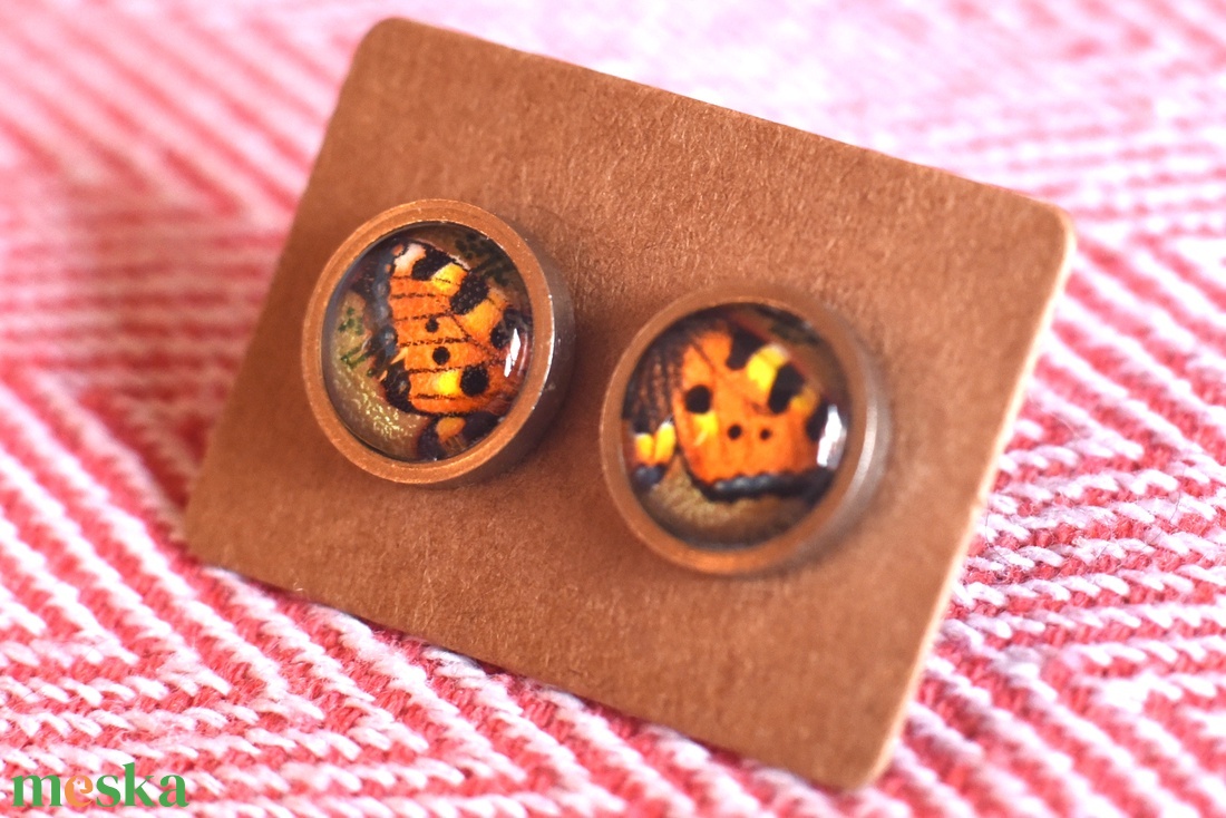 Arany pillangó bélyeg fülbevaló - ékszer - fülbevaló - pötty fülbevaló - Meska.hu