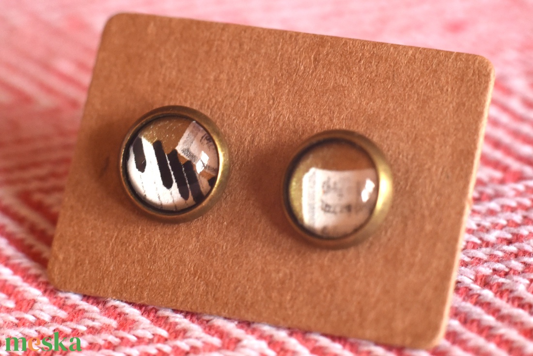 Zongora és kotta bélyeg fülbevaló - ékszer - fülbevaló - pötty fülbevaló - Meska.hu