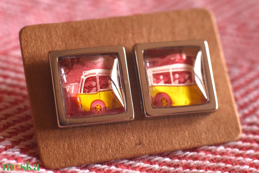 Sárga busz bélyeg fülbevaló - ékszer - fülbevaló - pötty fülbevaló - Meska.hu