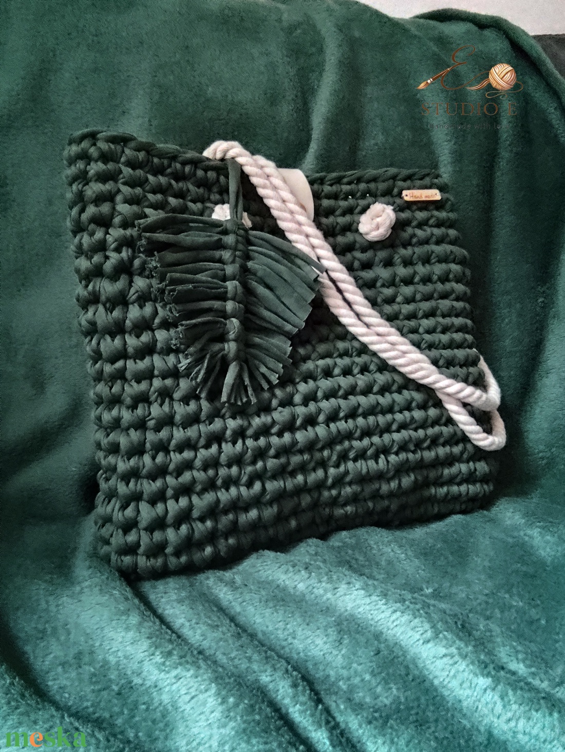 Horgolt, zöld oldaltáska levéldísszel - táska & tok - kézitáska & válltáska - alkalmi táska - Meska.hu