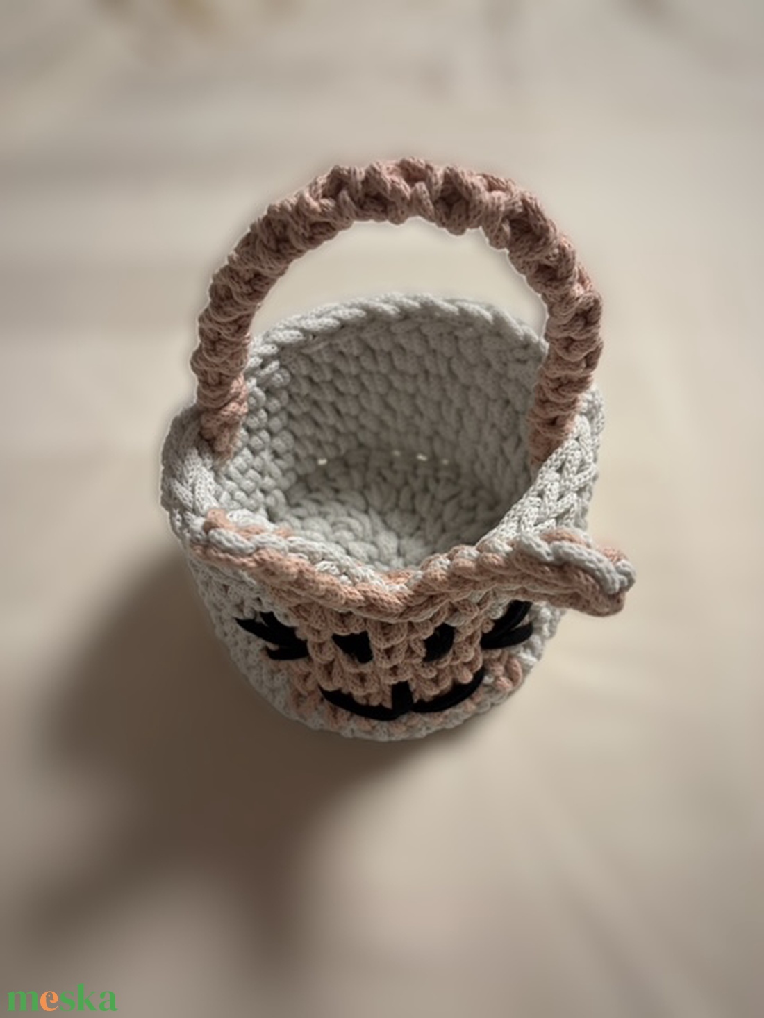 Horgolt húsvéti kosár tojásgyűjtésre - ünnepi díszek, dekorációk - húsvéti díszek és dekorációk - húsvéti kosár - Meska.hu