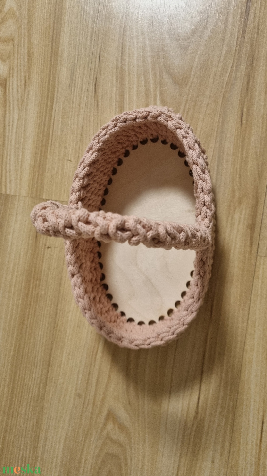 Horgolt húsvéti kosár ovális alapra tojásgyűjtéshez - ünnepi díszek, dekorációk - húsvéti díszek és dekorációk - húsvéti tojástartó - Meska.hu