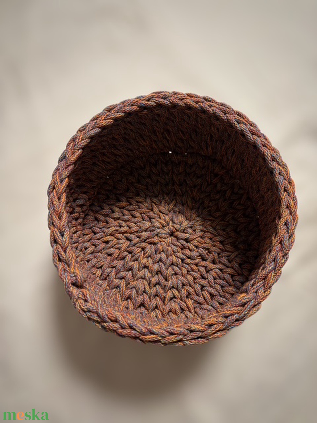 Többszínű fonalból készült tároló - otthon & életmód - fürdőszoba - fürdőszobai tároló - Meska.hu