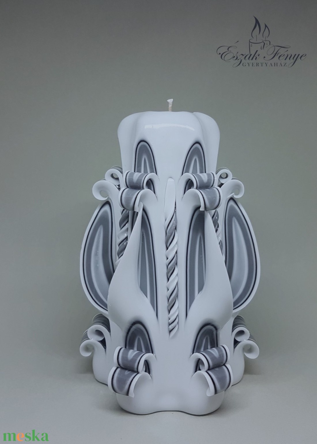 Queen (Gray) -M faragott gyertya - otthon & életmód - gyertya, illat, aroma - gyertya - Meska.hu
