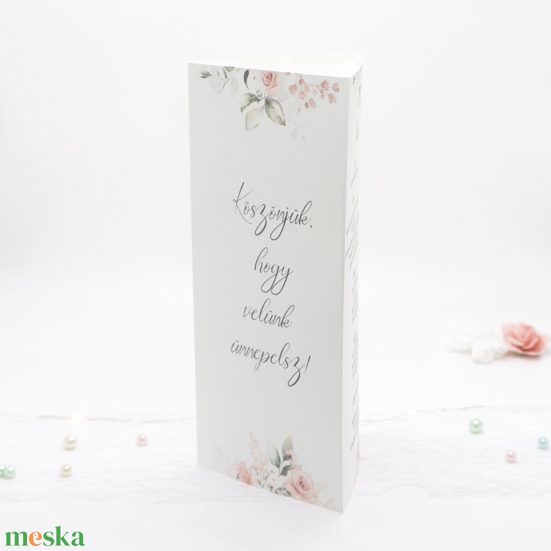 Rózsaszín virágos menükártya háromszögre hajtott - esküvő - meghívó & kártya - menü - Meska.hu
