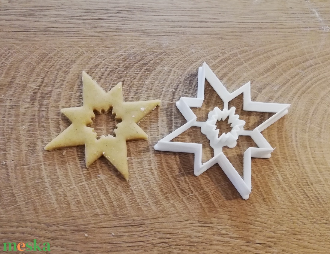 Hópihe lyukas,Karácsonyi mézeskalács-, keksz kiszúró forma - otthon & életmód - konyhafelszerelés, tálalás - sütés, főzés - sütikiszúró - Meska.hu