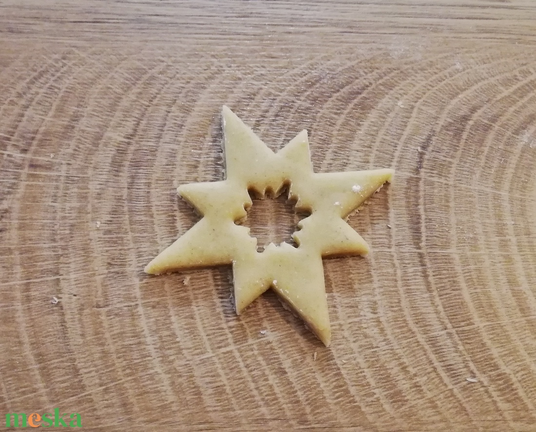 Hópihe lyukas,Karácsonyi mézeskalács-, keksz kiszúró forma - otthon & életmód - konyhafelszerelés, tálalás - sütés, főzés - sütikiszúró - Meska.hu