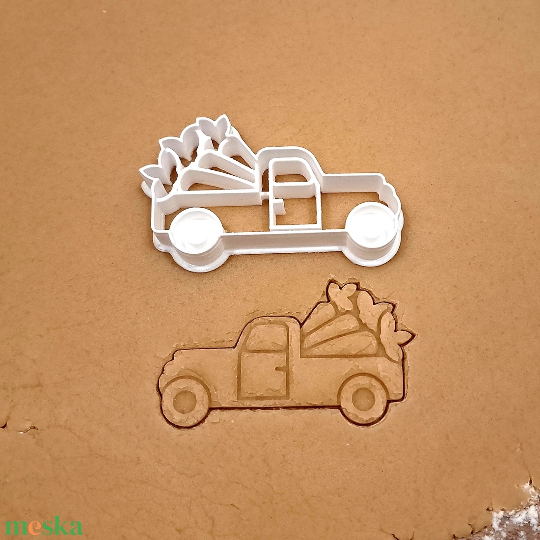Répás autó- Húsvéti sütemény kiszúró forma - otthon & életmód - konyhafelszerelés, tálalás - sütés, főzés - sütikiszúró - Meska.hu