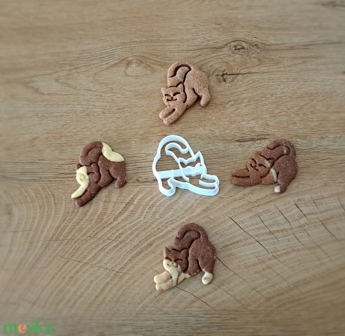Nyújtózkodó cica kekszkiszúró - otthon & életmód - konyhafelszerelés, tálalás - sütés, főzés - sütikiszúró - Meska.hu
