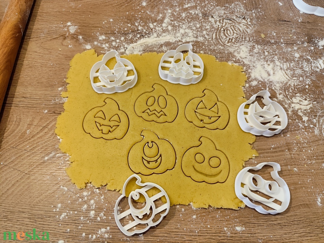 Halloween-i keksz-, linzerkiszúró szett - otthon & életmód - dekoráció - halloween - halloweeni sütikiszúrók - Meska.hu Halloween-i keksz-, linzerkiszúró szett - otthon & életmód - dekoráció - halloween - halloweeni sütikiszúrók - Meska.hu