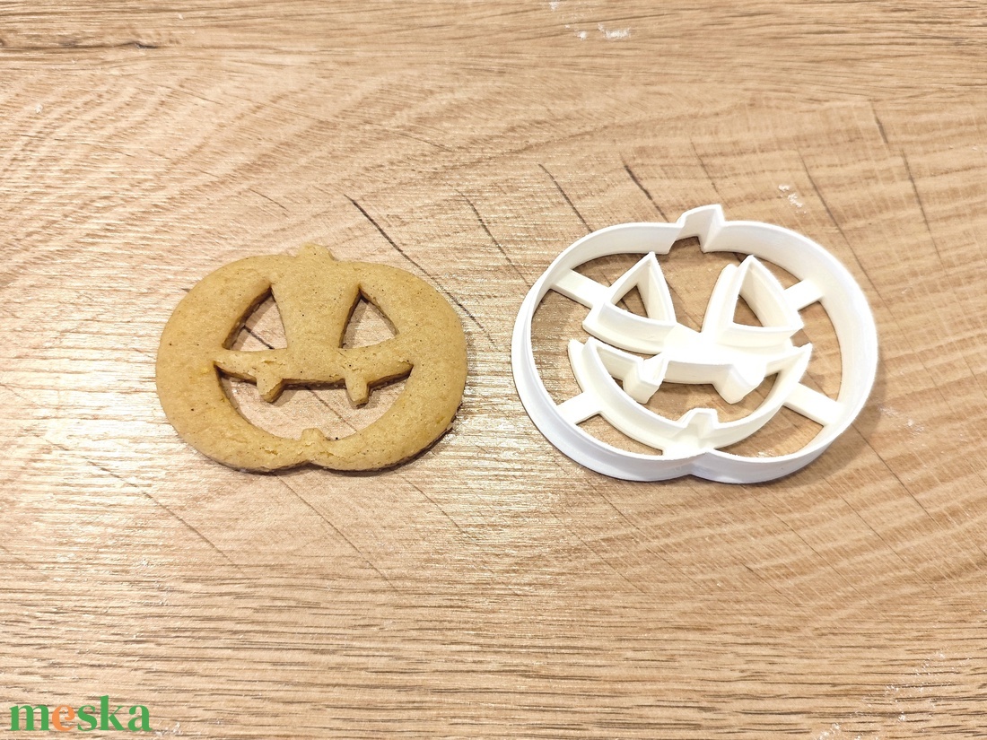 Halloween-i tök keksz-, linzerkiszúró szett - otthon & életmód - dekoráció - halloween - halloweeni sütikiszúrók - Meska.hu Halloween-i tök keksz-, linzerkiszúró szett - otthon & életmód - dekoráció - halloween - halloweeni sütikiszúrók - Meska.hu