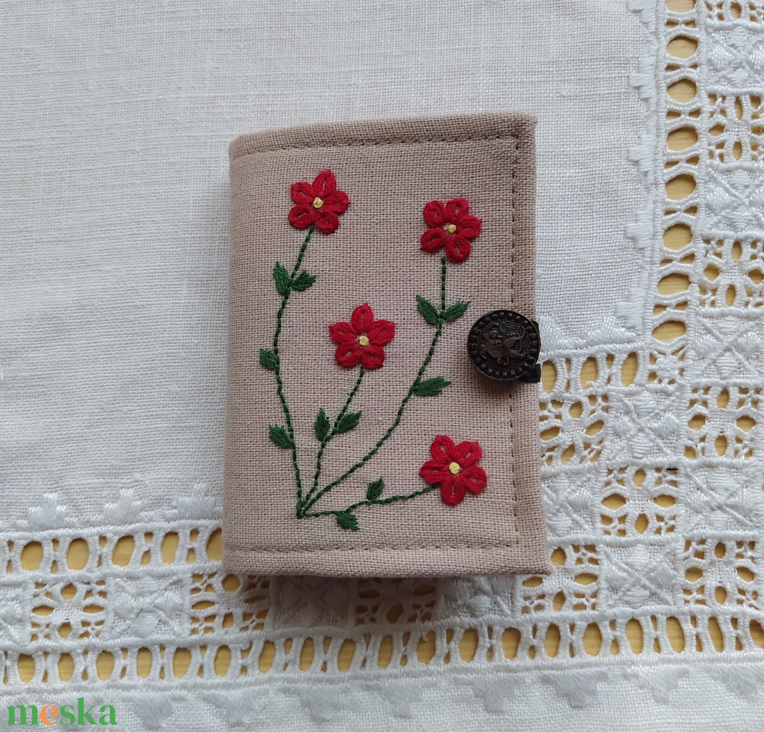 Tűkönyv piros virágokkal - otthon & életmód - lakástextil - varrókellék - Meska.hu