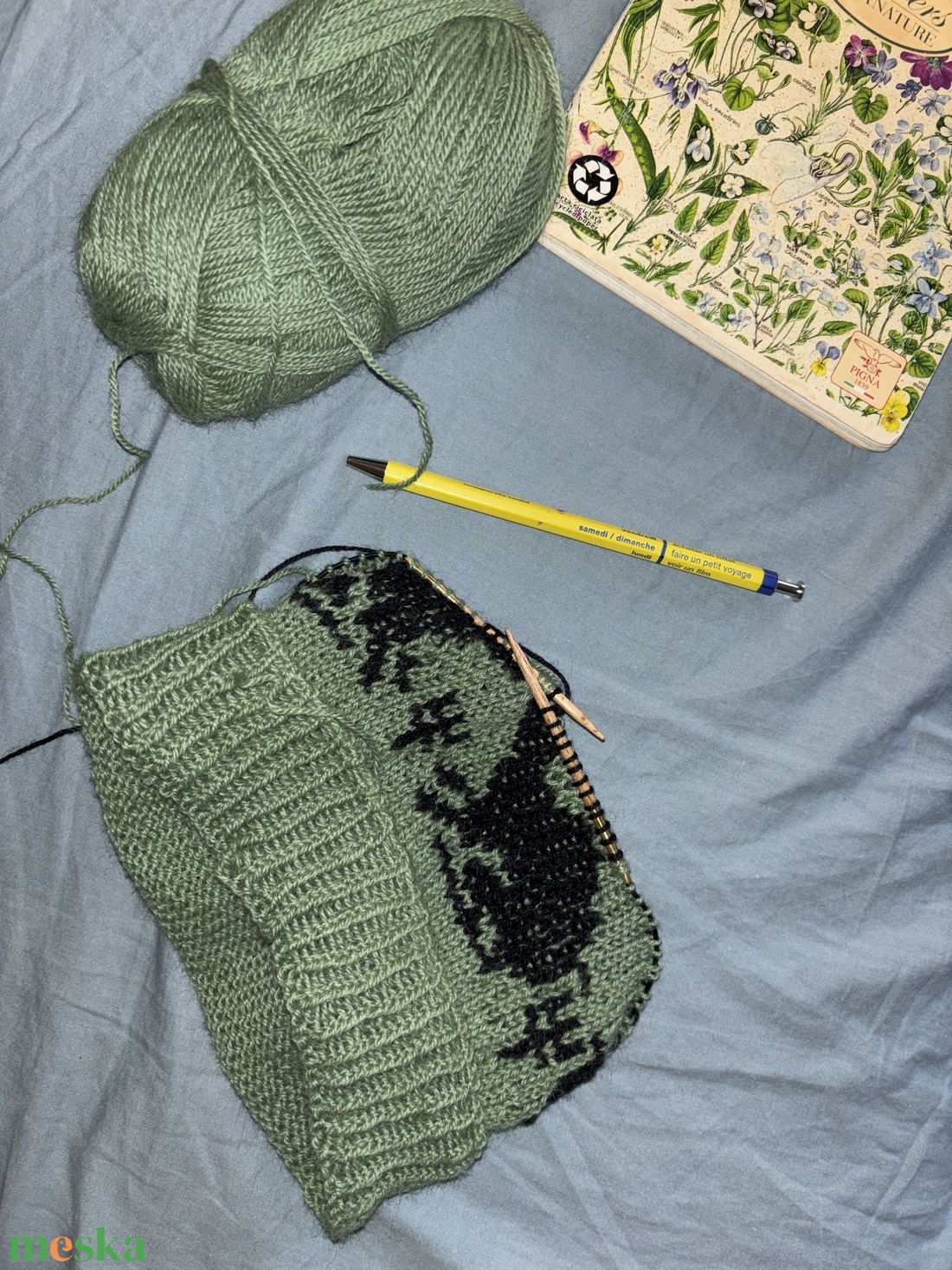 kézzel kötött zöld sapka nyulakkal - ruha & divat - sál, sapka, kendő - sapka - Meska.hu