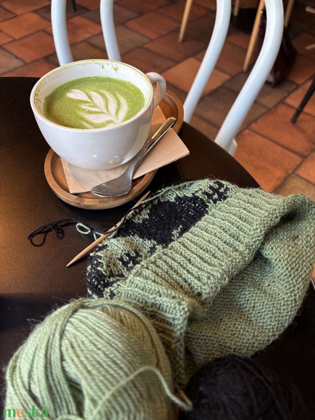 kézzel kötött zöld sapka nyulakkal - ruha & divat - sál, sapka, kendő - sapka - Meska.hu