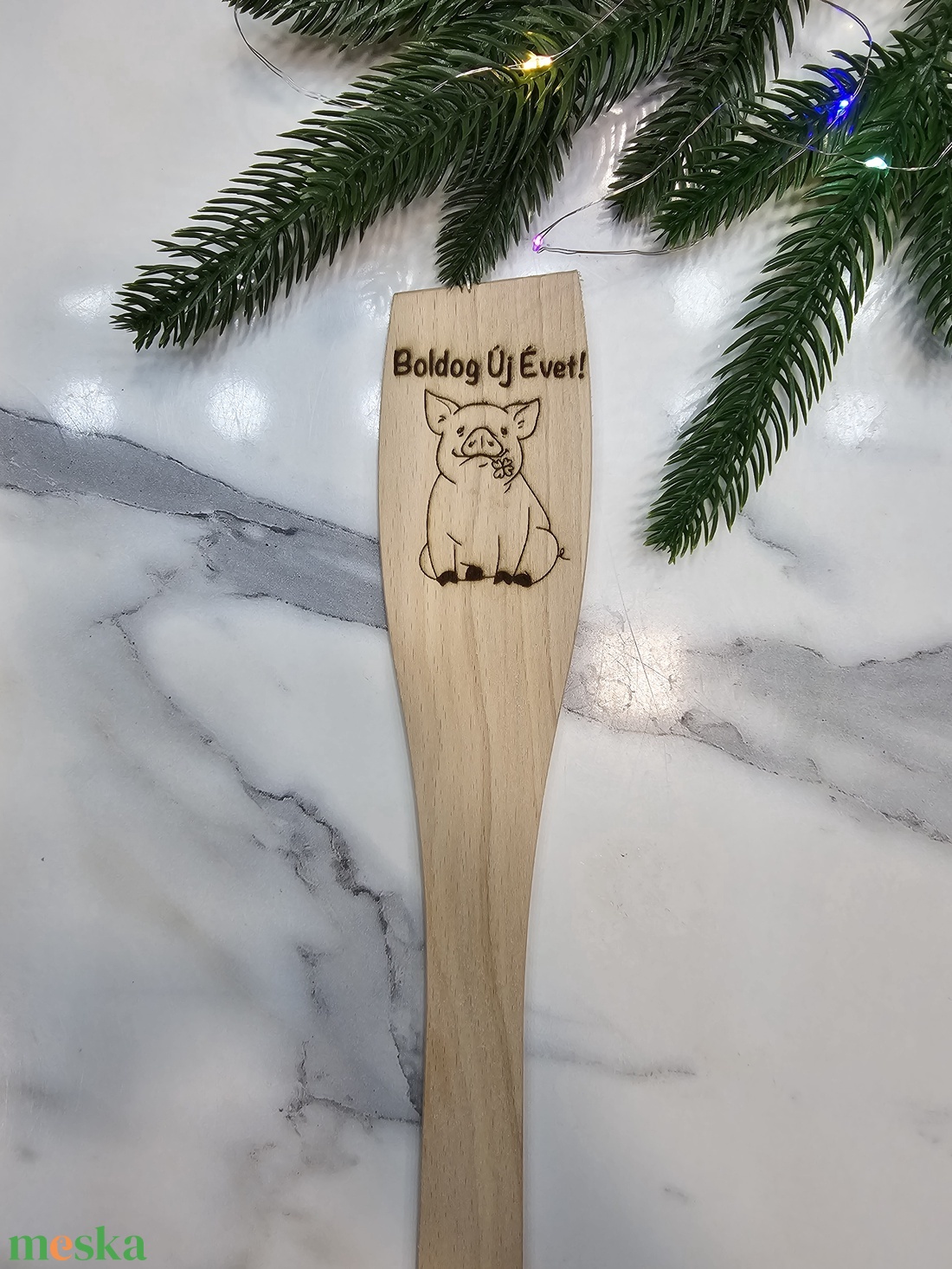 Új évi malac gravírozott fakanál  - otthon & életmód - dekoráció - dísztárgy - Meska.hu