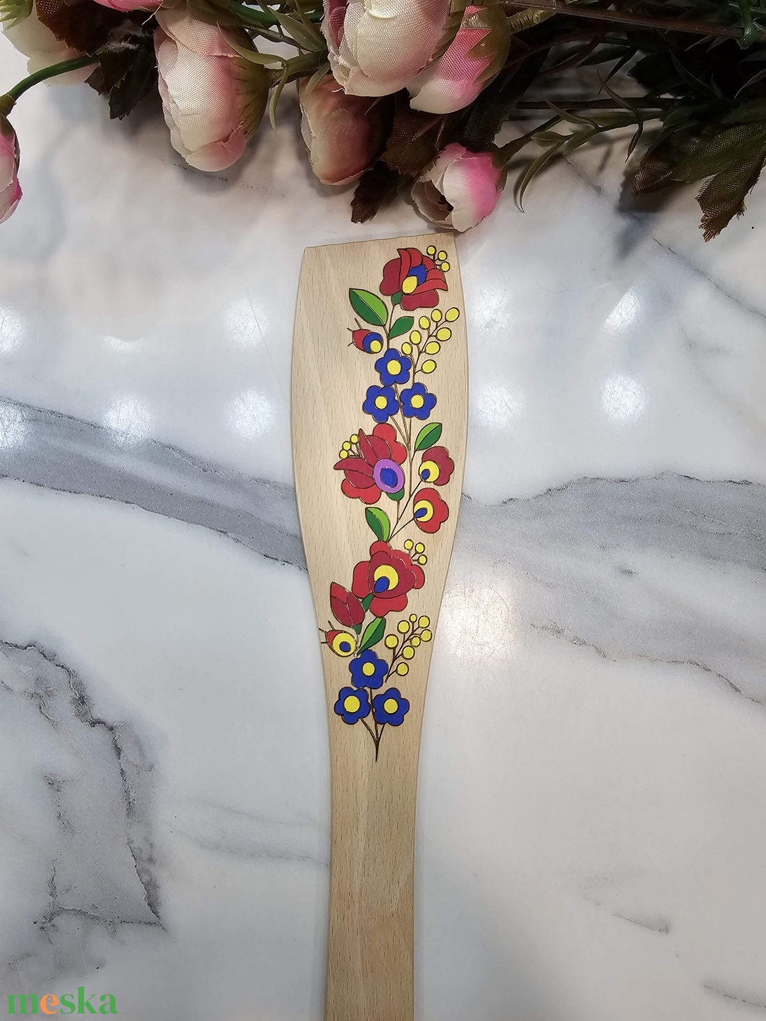 Matyó mintás gravírozott és festett fakanál - otthon & életmód - konyhafelszerelés, tálalás - sütés, főzés - fakanál & fakanáltartó - Meska.hu