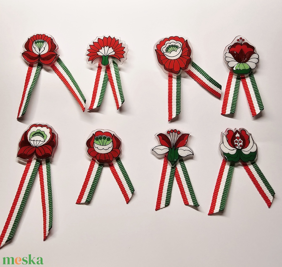 Kalocsai virágos kokárda  - ékszer - kitűző és bross - Meska.hu