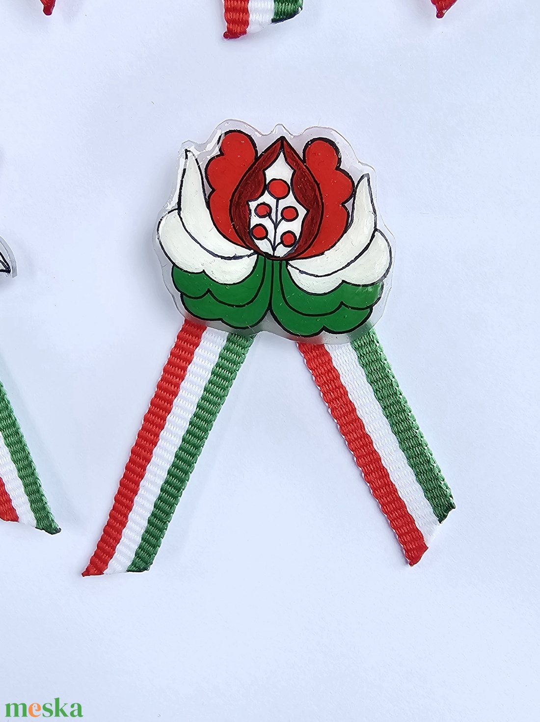 Kalocsai virágos kokárda  - ékszer - kitűző és bross - Meska.hu