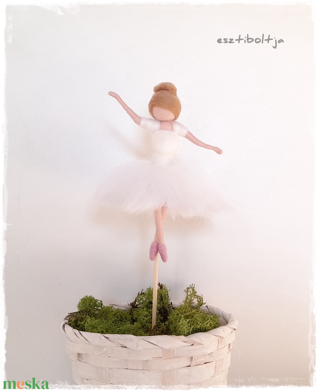 Balerina - tűnemezelt, dísz, függő - otthon & életmód - dekoráció - fali és függő dekoráció - falra akasztható dekor - Meska.hu Balerina - tűnemezelt, dísz, függő - otthon & életmód - dekoráció - fali és függő dekoráció - falra akasztható dekor - Meska.hu