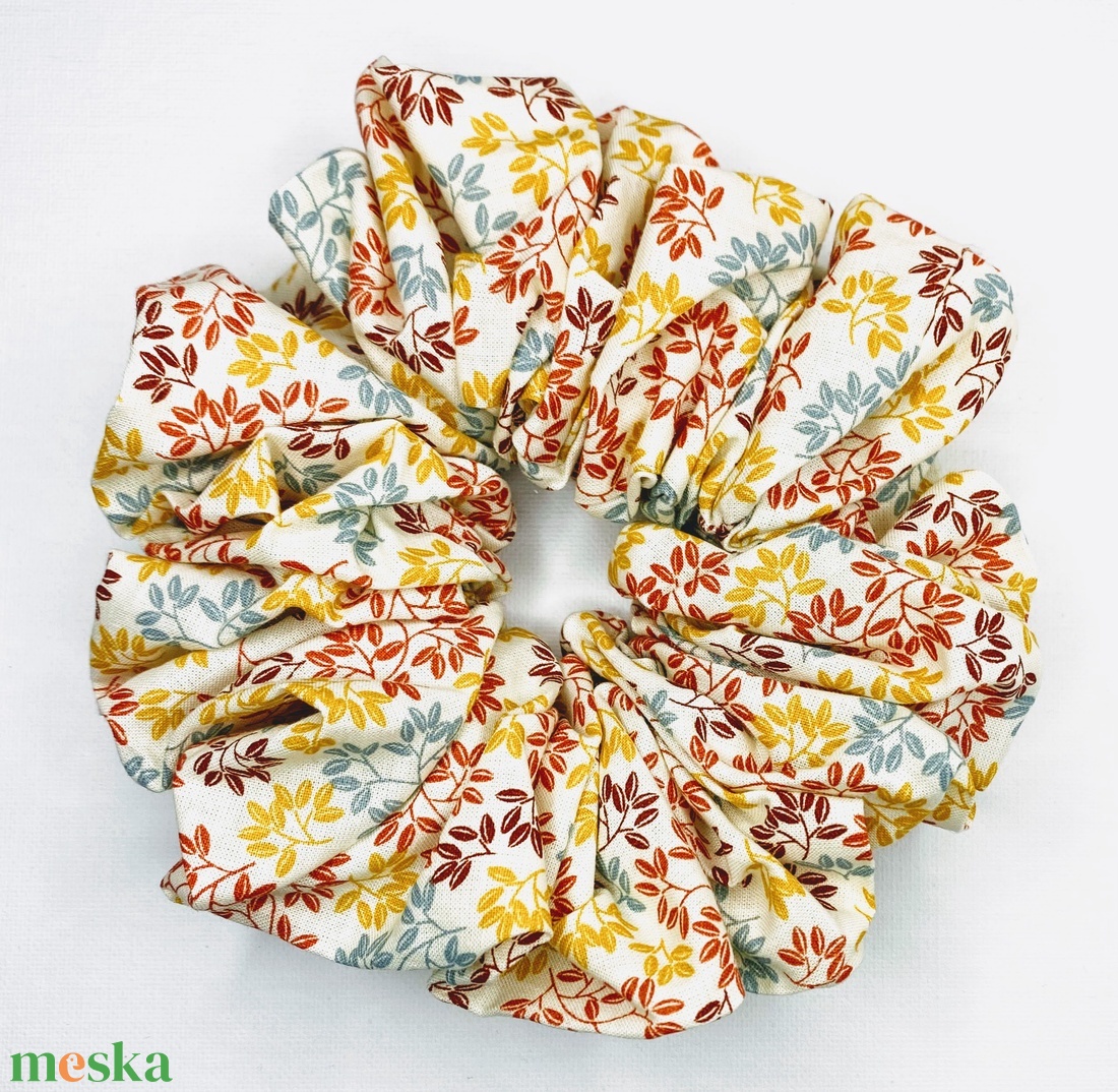Színes apró leveles XXL scrunchie - ruha & divat - hajdísz & hajcsat - hajgumi - Meska.hu Színes apró leveles XXL scrunchie - ruha & divat - hajdísz & hajcsat - hajgumi - Meska.hu