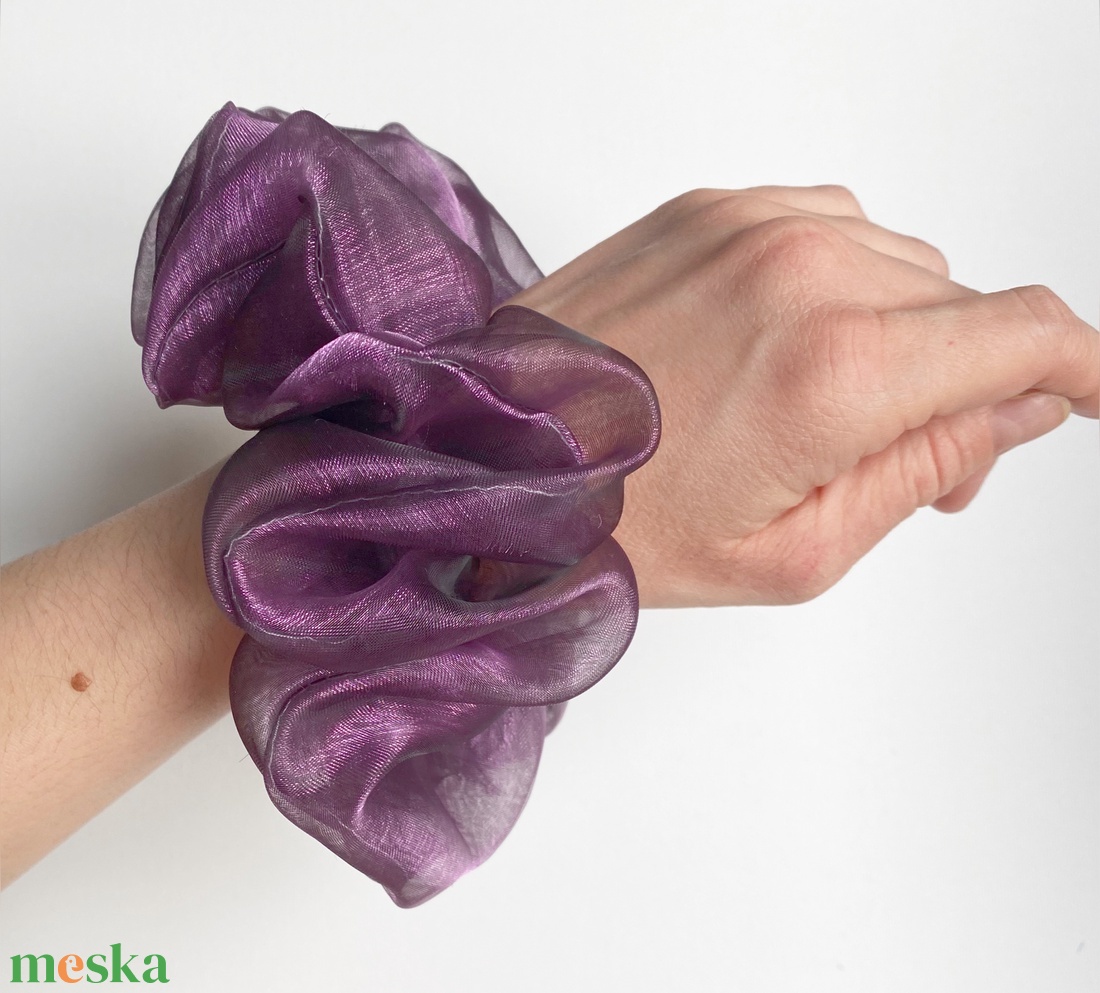 Lila, tüll szerű XXL scrunchie - ruha & divat - hajdísz & hajcsat - hajgumi - Meska.hu Lila, tüll szerű XXL scrunchie - ruha & divat - hajdísz & hajcsat - hajgumi - Meska.hu