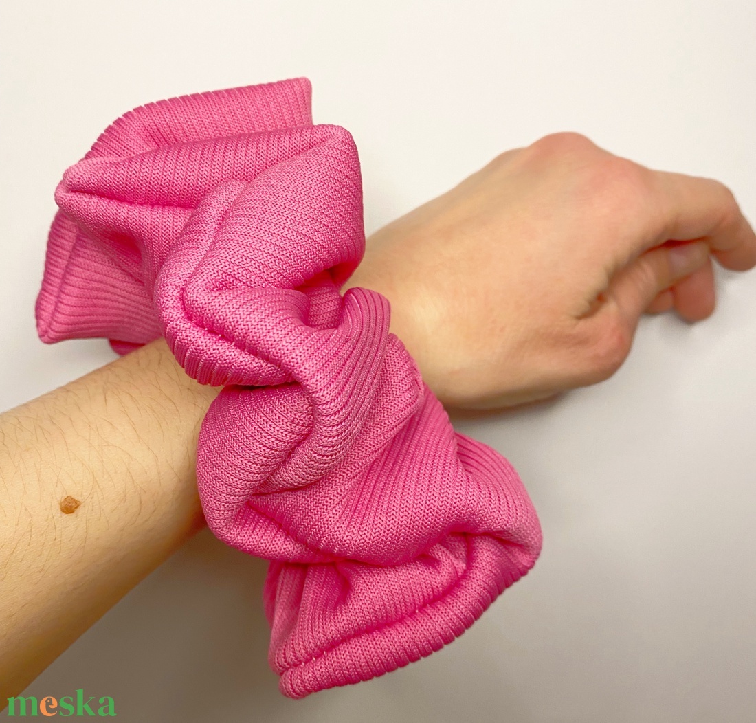 Kötött, magenta XXL scrunchie - ruha & divat - hajdísz & hajcsat - hajgumi - Meska.hu Kötött, magenta XXL scrunchie - ruha & divat - hajdísz & hajcsat - hajgumi - Meska.hu