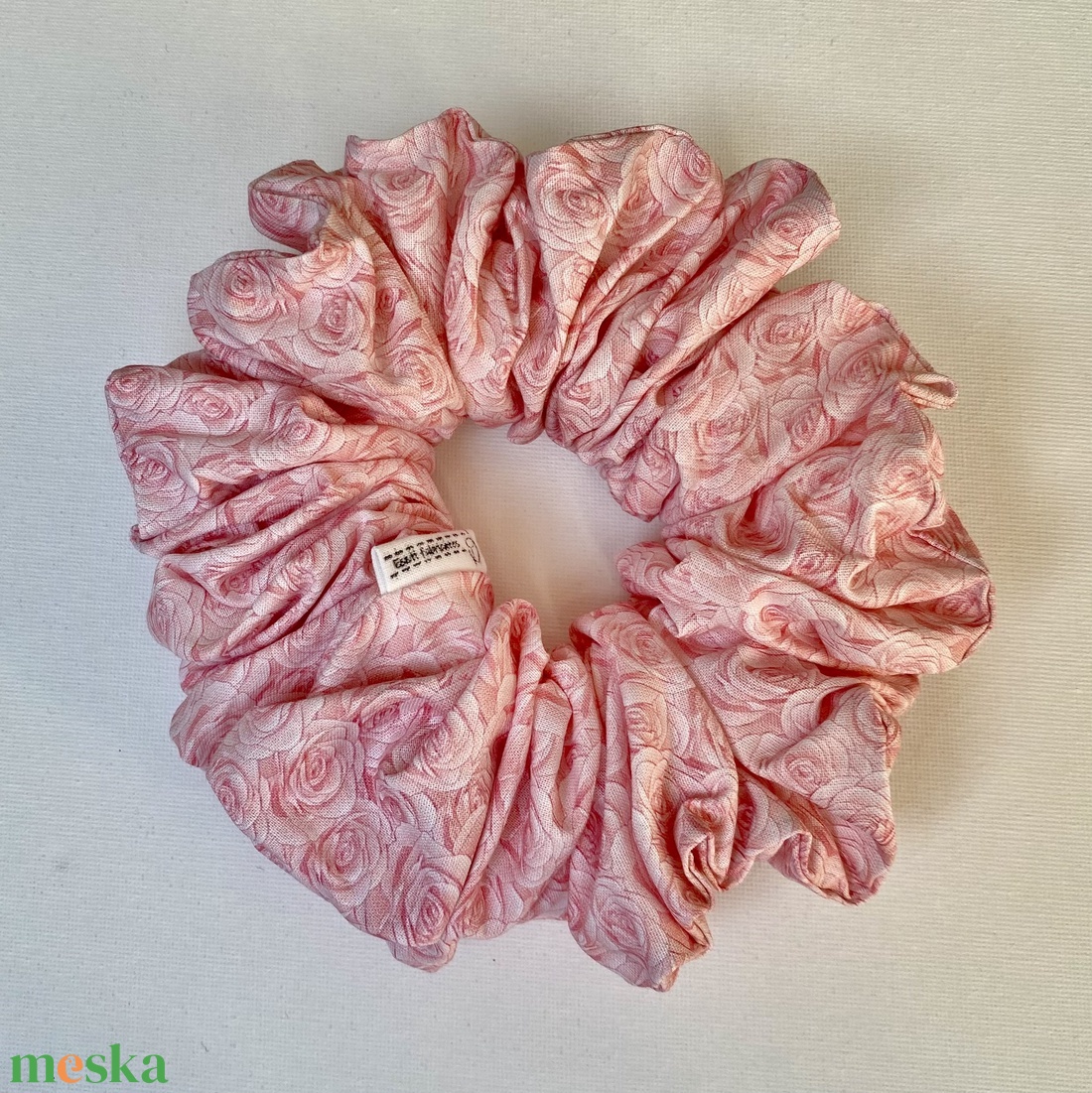 Rózsaszirmos XXL scrunchie - ruha & divat - hajdísz & hajcsat - hajgumi - Meska.hu Rózsaszirmos XXL scrunchie - ruha & divat - hajdísz & hajcsat - hajgumi - Meska.hu