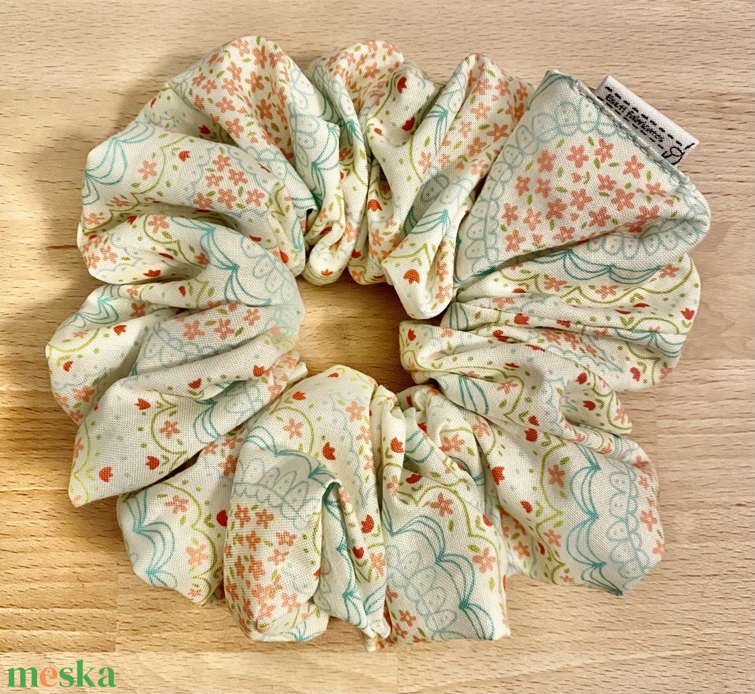 Húsvéti, vidám mintás XXL scrunchie - ruha & divat - hajdísz & hajcsat - hajgumi - Meska.hu Húsvéti, vidám mintás XXL scrunchie - ruha & divat - hajdísz & hajcsat - hajgumi - Meska.hu