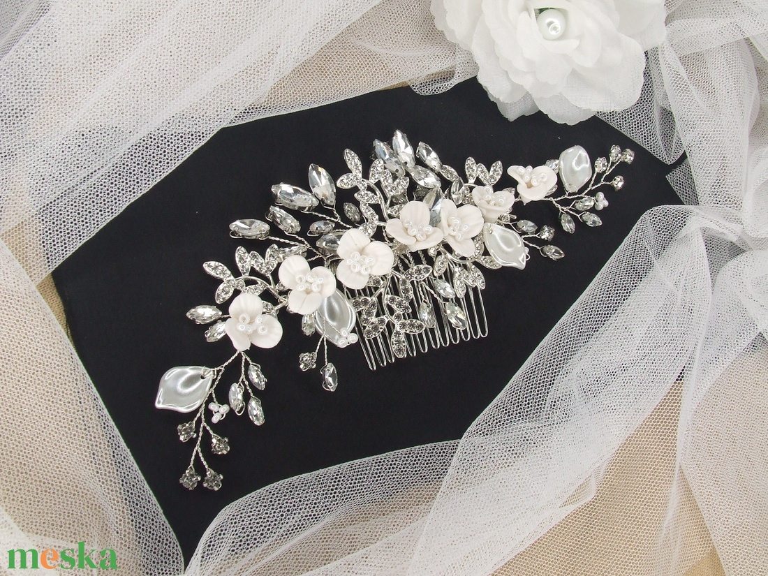 Virágos, strasszos, leveles - esküvő - hajdísz - fésűs hajdísz - Meska.hu