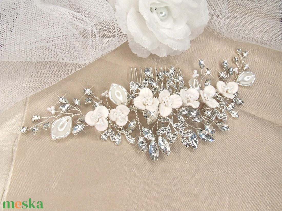 Virágos, strasszos, leveles - esküvő - hajdísz - fésűs hajdísz - Meska.hu