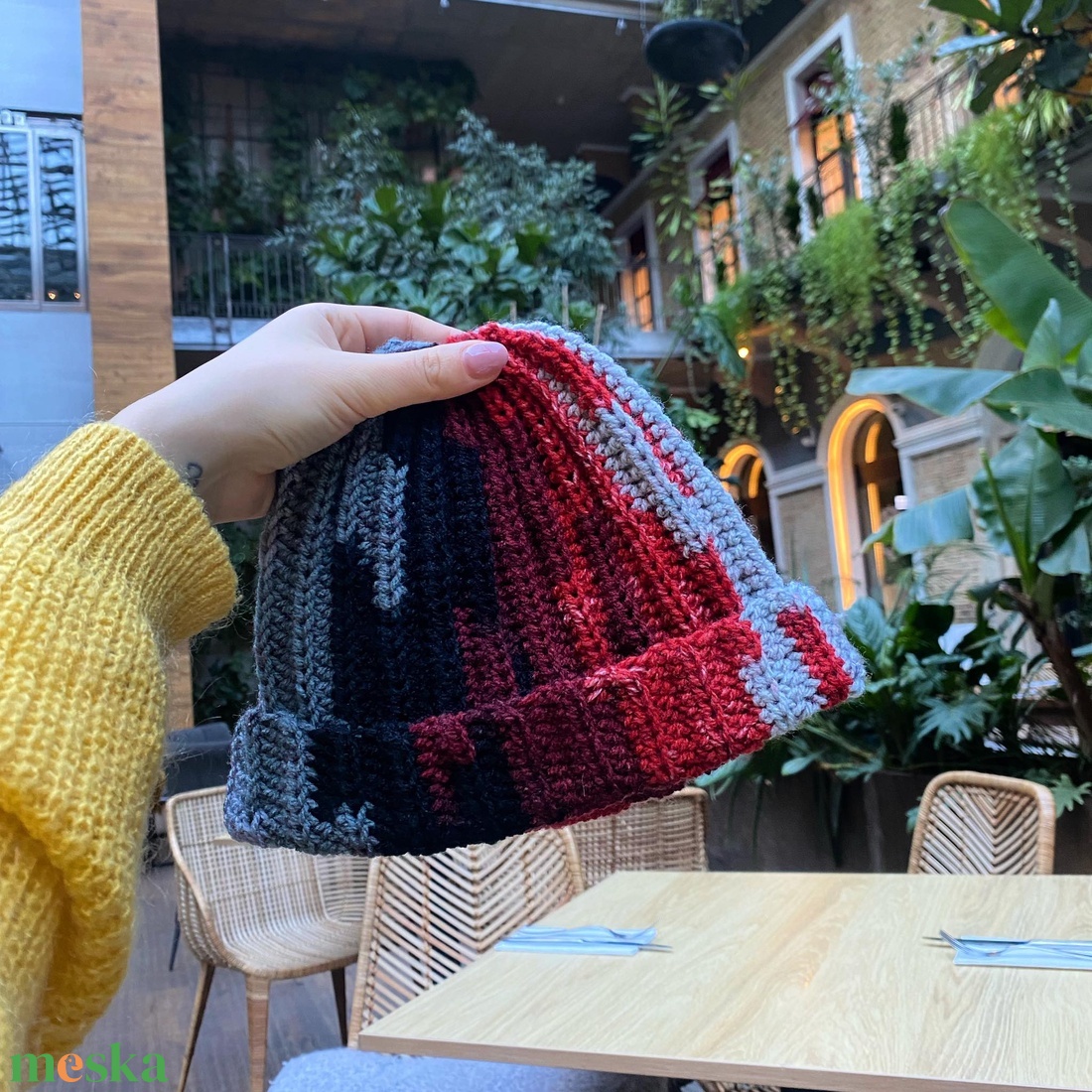 'spike' piros-szürke-fekete beanie - ruha & divat - sál, sapka, kendő - sapka - Meska.hu
