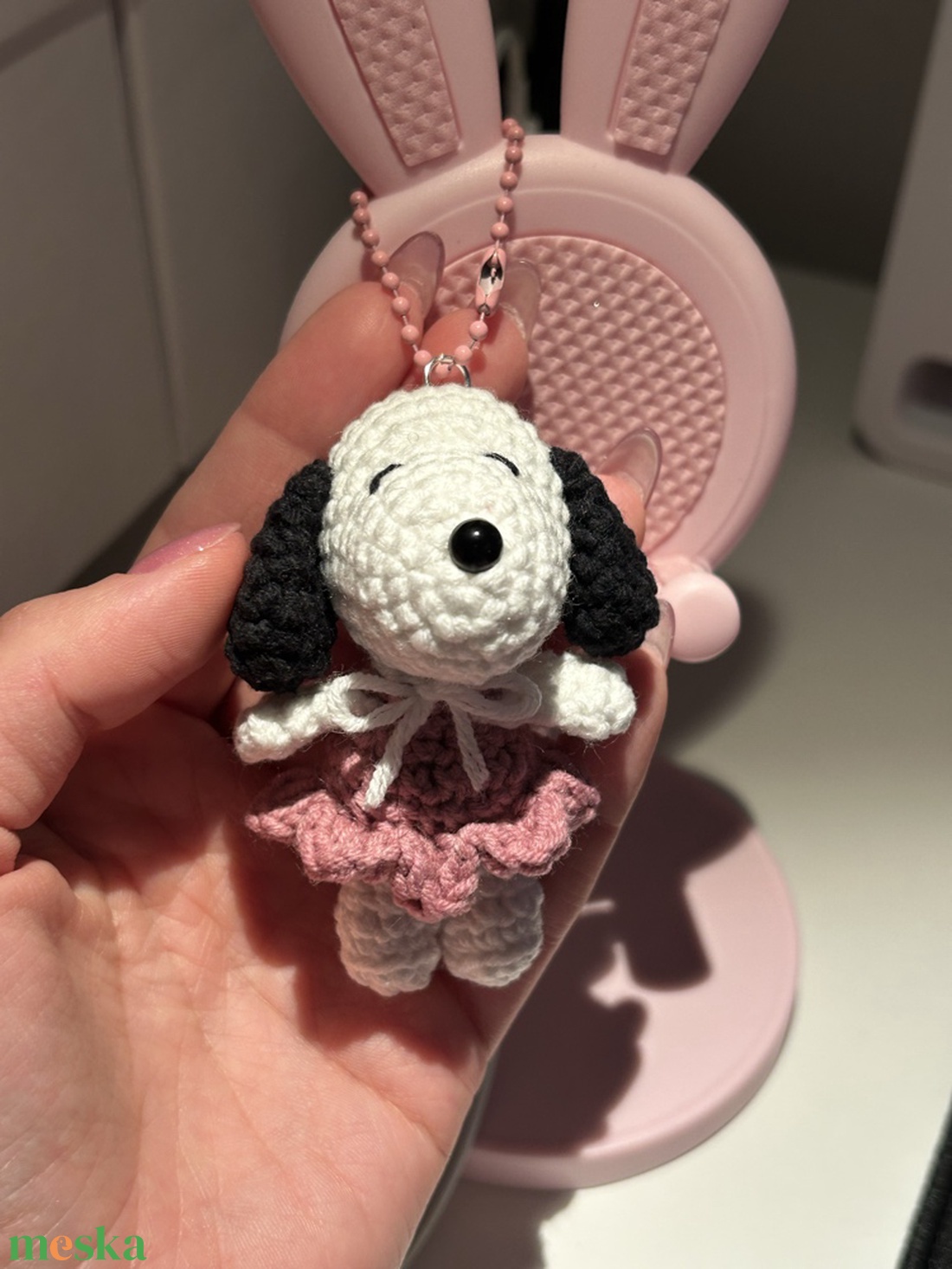 Horgolt Kiskutya Táskadísz és Kulcstartó - Amigurumi Snoopy-stílusú Figura, Pamut-Akril - táska & tok - kulcstartó & táskadísz - táskadísz - Meska.hu