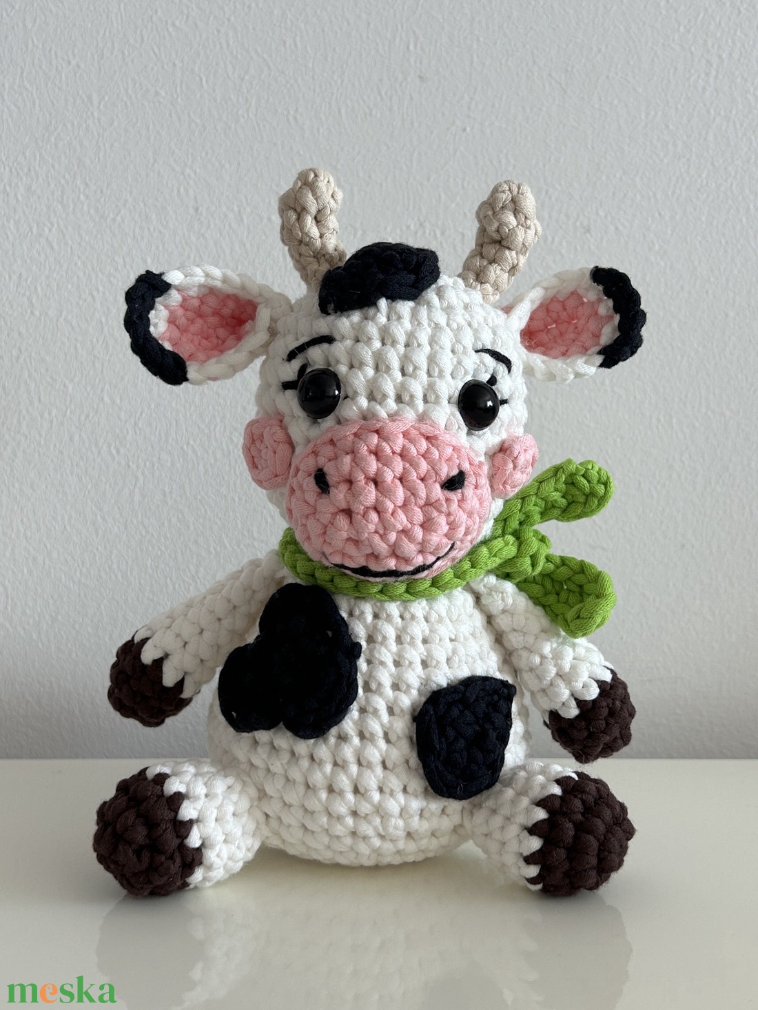 Horgolt Boci Figura - Kézműves Amigurumi Tehénke, Prémium Pamut-Nylon Játék - játék & sport - plüssállat & játékfigura - boci, tehén - Meska.hu